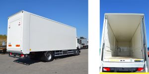 Extérieur d'un camion semi-remorque double étages